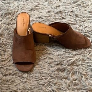 6 1/2 brown 2.5 inch heel never worn